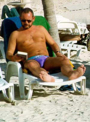 Beach.jpg (70892 bytes)